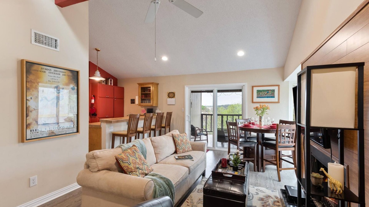 Barton Hills Condo | King bed, view, patio, .33 miles to Barton Springs/Zilker Park, @2 miles to DT!