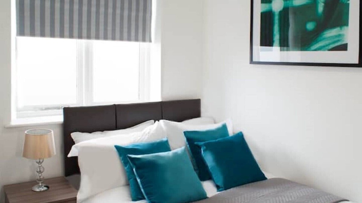 Thrapston House | King BED W/Garden. Perfect Location. Free Parking