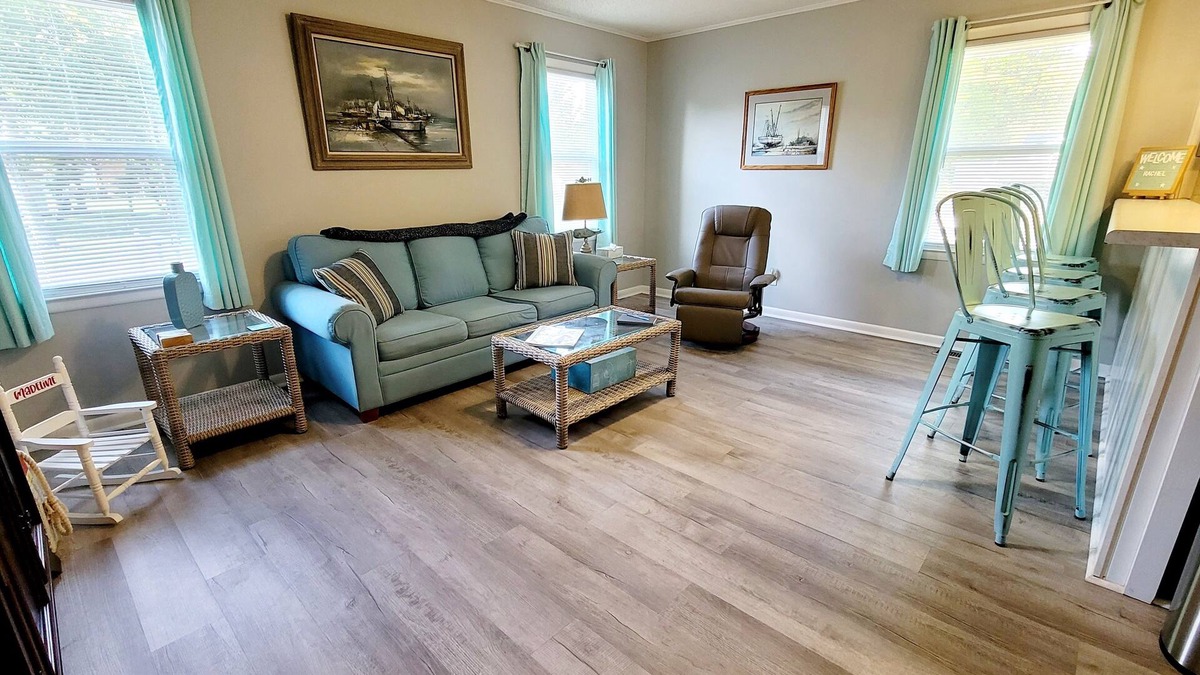 Newport House | KING bed-Walk to Food & Entertainment in Downtown Newport