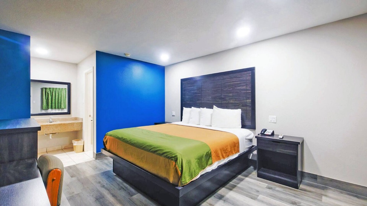 Wharton Hotel | King Bed with Free Breakfast, Parking, Near Riverfront Park