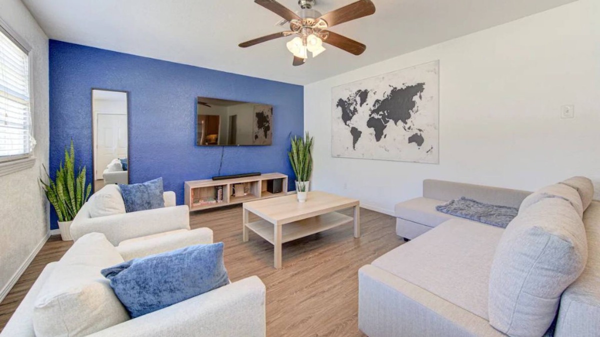 Beaumont House | king bed with Pool table, decked patio and gym
