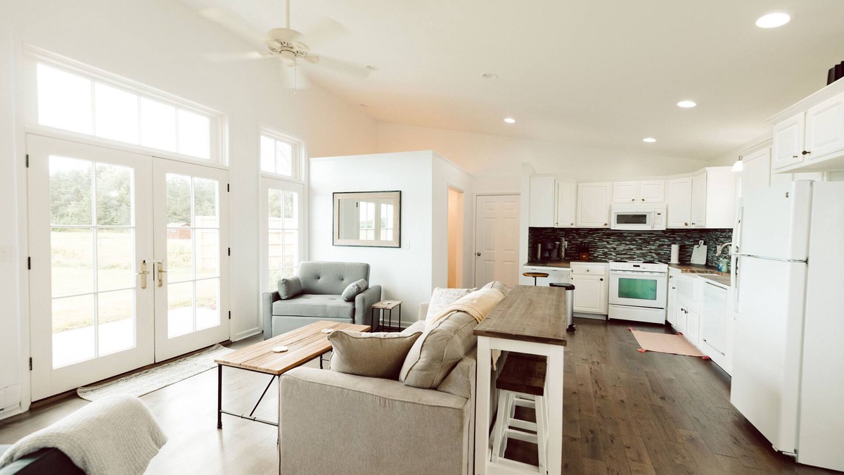 Sault Ste. Marie House | King Bed, Zero Entry, Close to Town