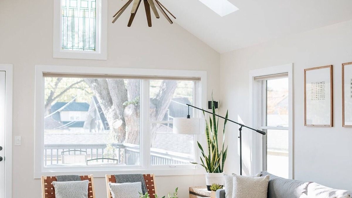 Midway House | King beds, central location, entire house. Perfect for family gathering!