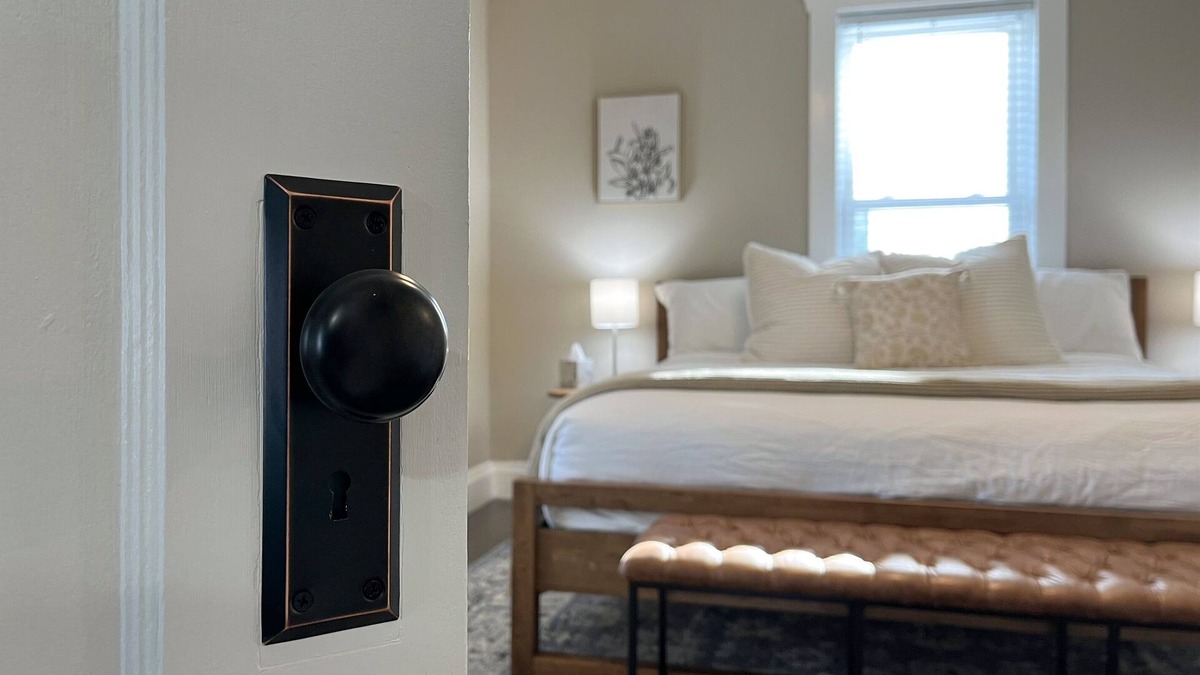 Washington House | King Beds, Family & Pet Friendly