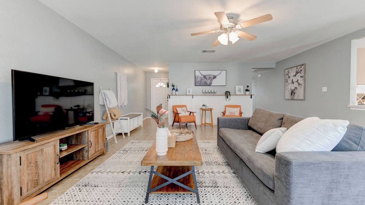 Deer Creek Ranch House | King Beds, Fenced Yard & Dogs OK in Cedar Park