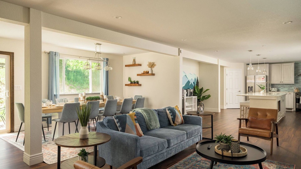 South Westminster House | King Beds, Fire Pit, Arcade, Games, 2 Living Rooms, Nursery - Perfect Retreat!