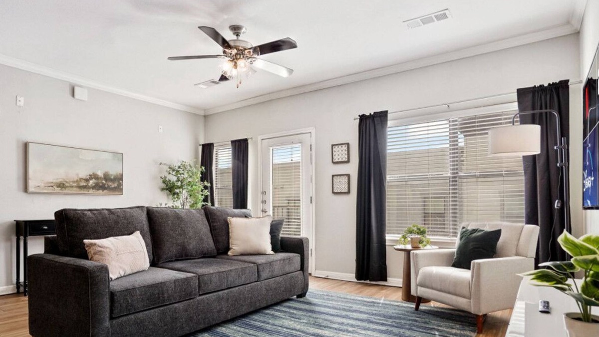 West Campus Apartment | King Beds + Memory Foam Sleeper in Vibrant ATX Apt