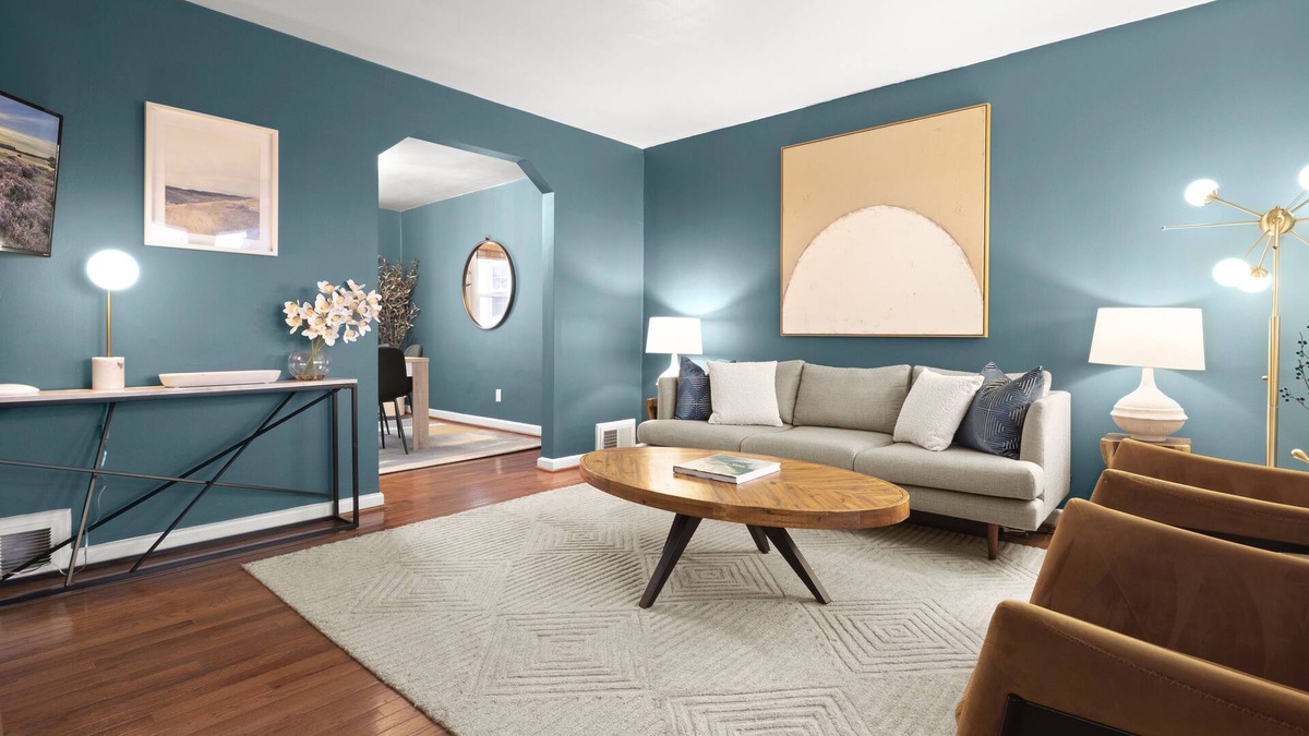 Del Ray House | King Beds <> Walk to Metro - Stylish Suite Xcape