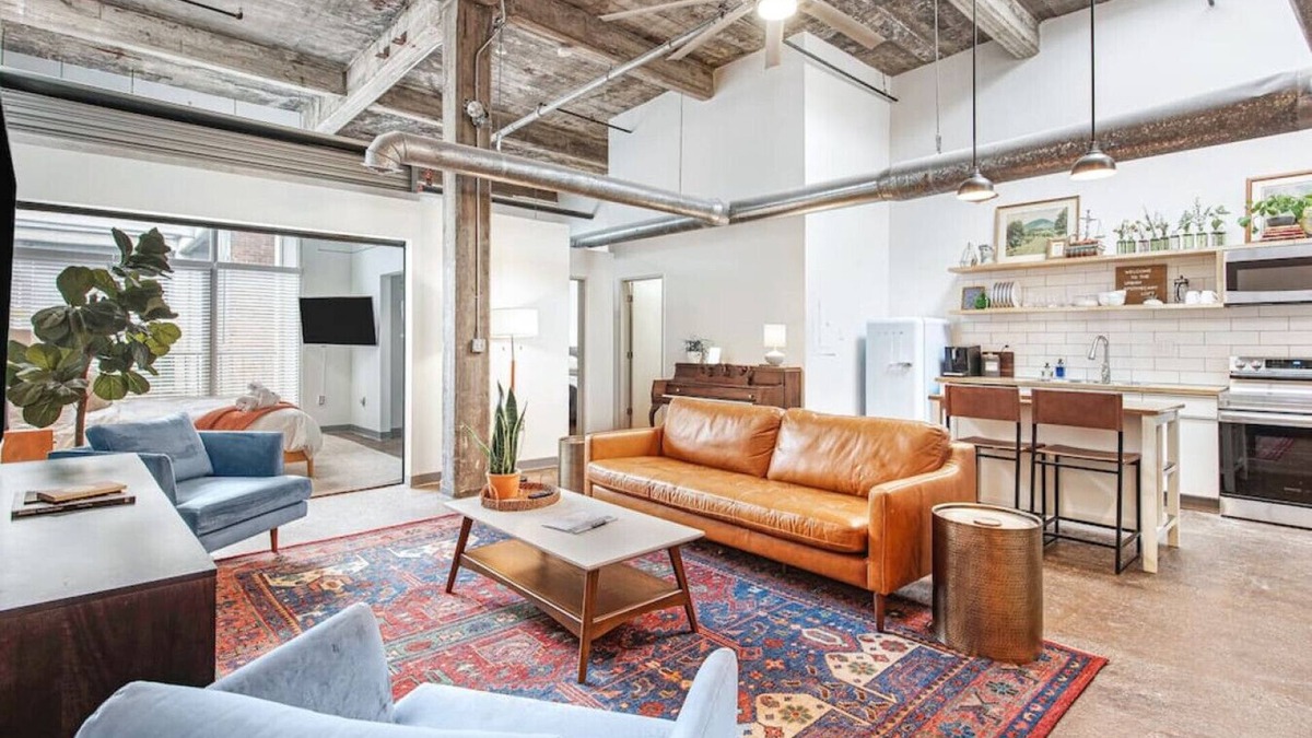 Old Fourth Ward Apartment | King Beds|Walker's Paradise| Urban Apothecary Loft