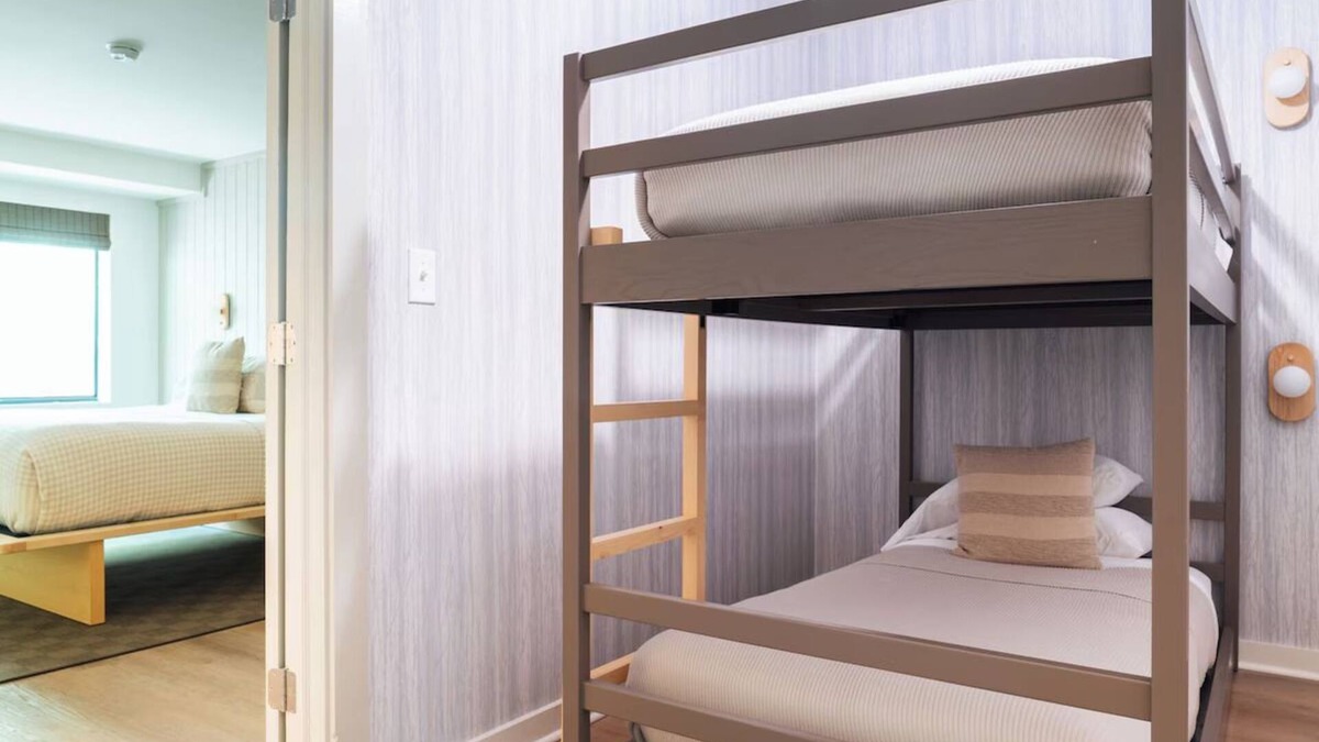 Lake Placid Hotel | King Bunk Suite l Great for Families at Bluebird Lake Placid