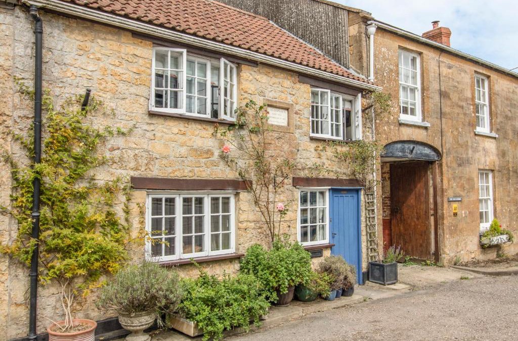 Broadwindsor House | King Charles Cottage
