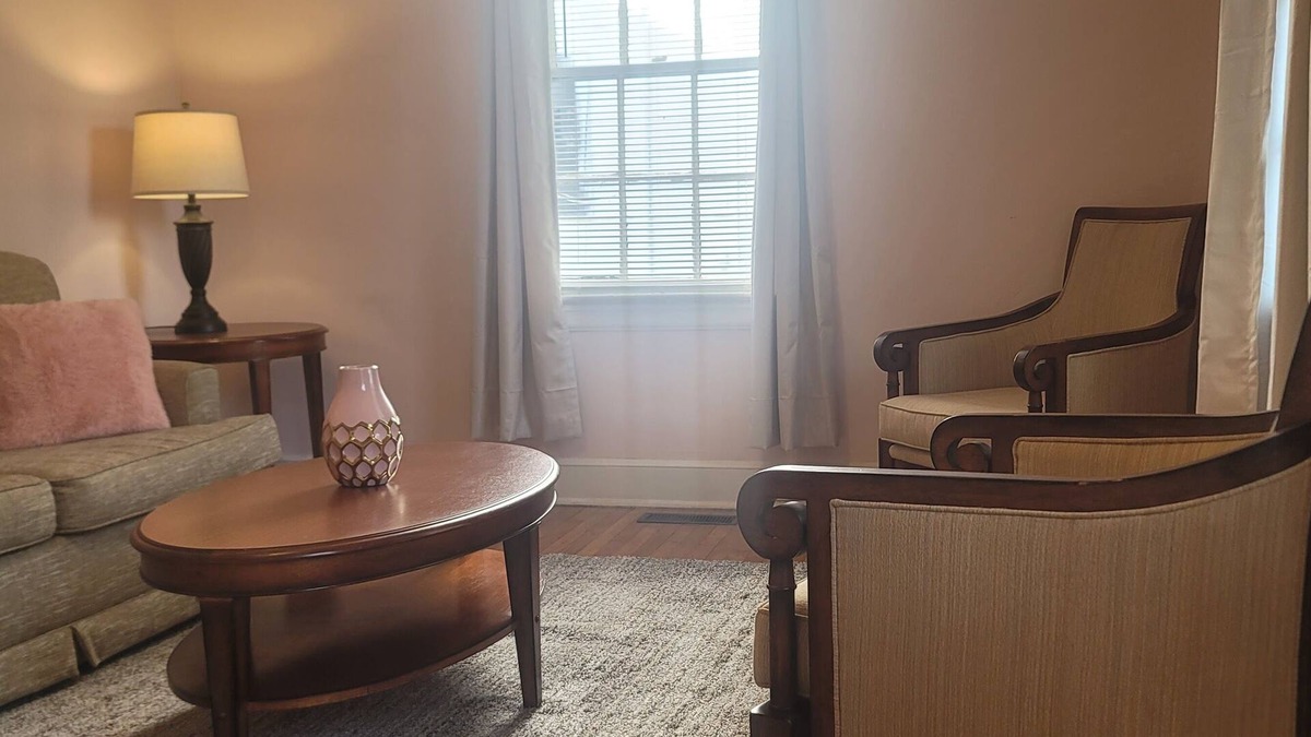 Montgomery Apartment | King Cloverdale Apt. w/Laundry/Smart TV/Wi-Fi