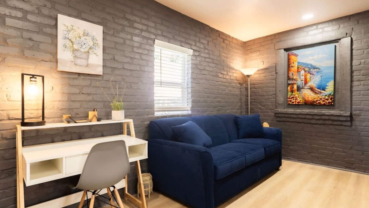 Dunlap House | King Comfort | Bright & Modern 1BR Stay in Dunlap
