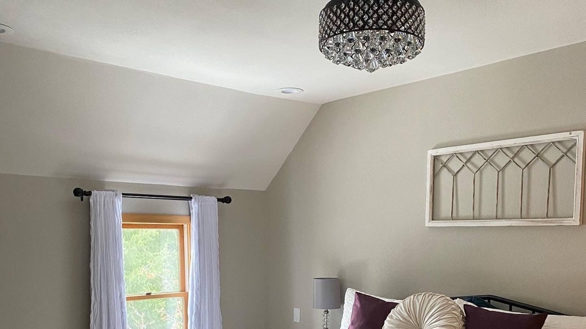 Roslyn House | King Ensuite with Bath, Mountain View