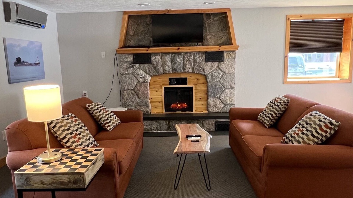 Paradise Hotel | King Family Suite - Tahquamenon Suites Paradise MI
