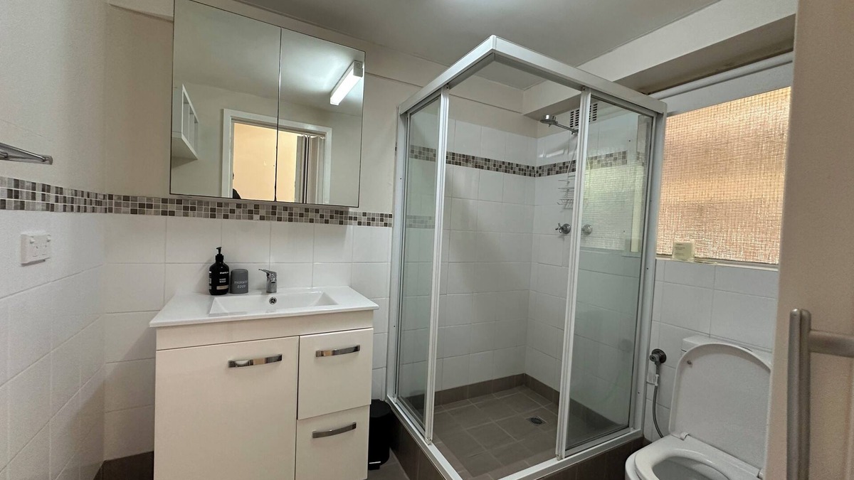 Victoria Park Apartment | King George Nest - With Parking in Victoria Park!