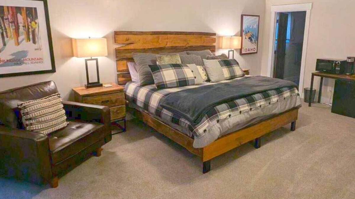 Tamarack Resort Apartment | King Guest Suite with Private Bath