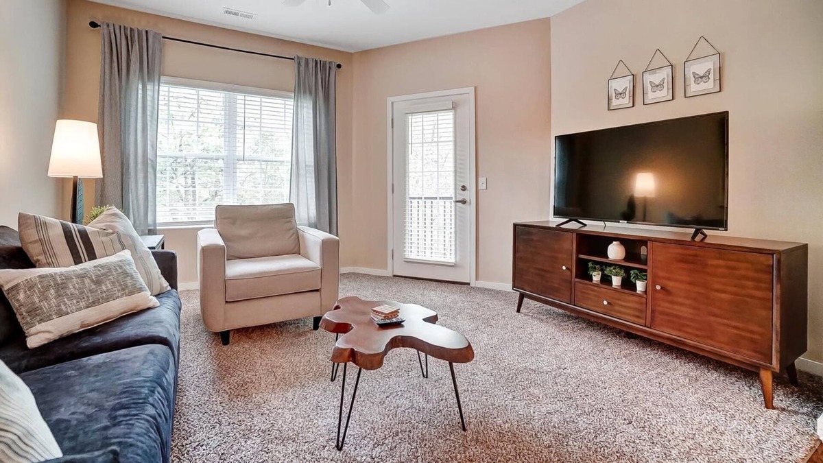 Westerville Apartment | King Hoover Hideaway | Pet-Friendly | W/D!