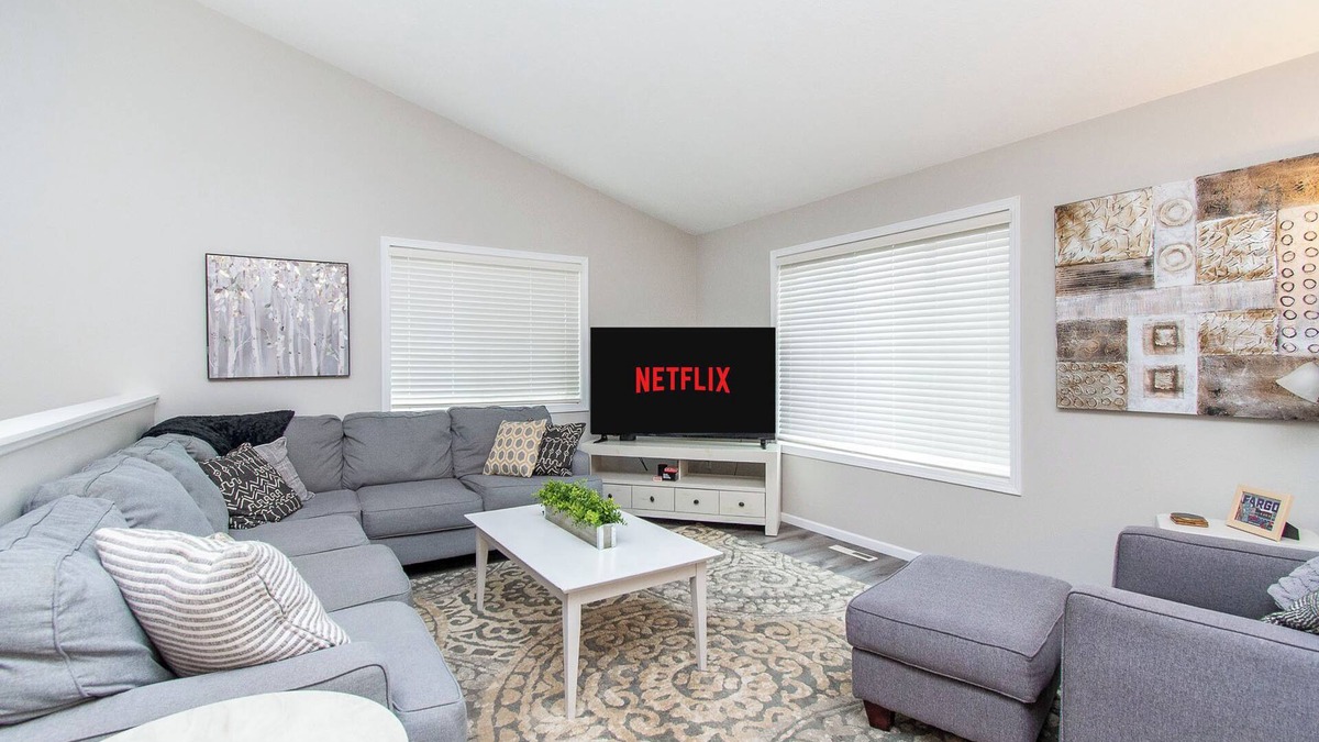West Fargo House | King I Patio I Garage I Self-Checkin I Smart TVs