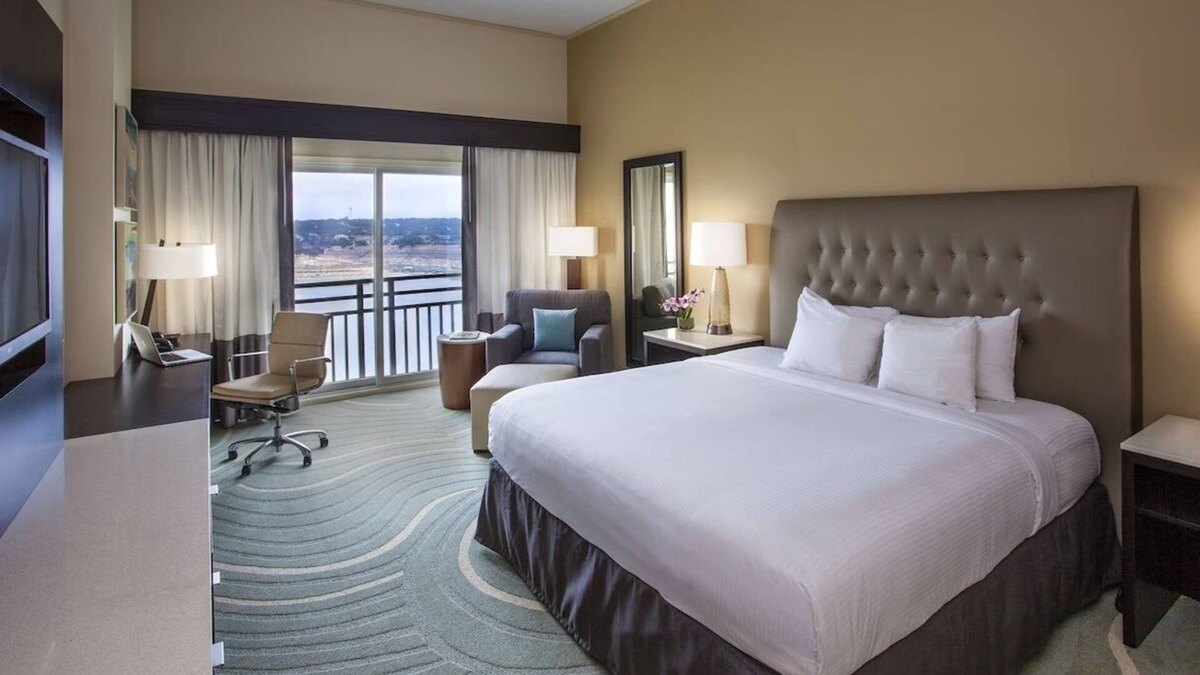 Lakeway Hotel | King Lakeview With Balcony Pure Wellness at Lakeway Resort & Spa