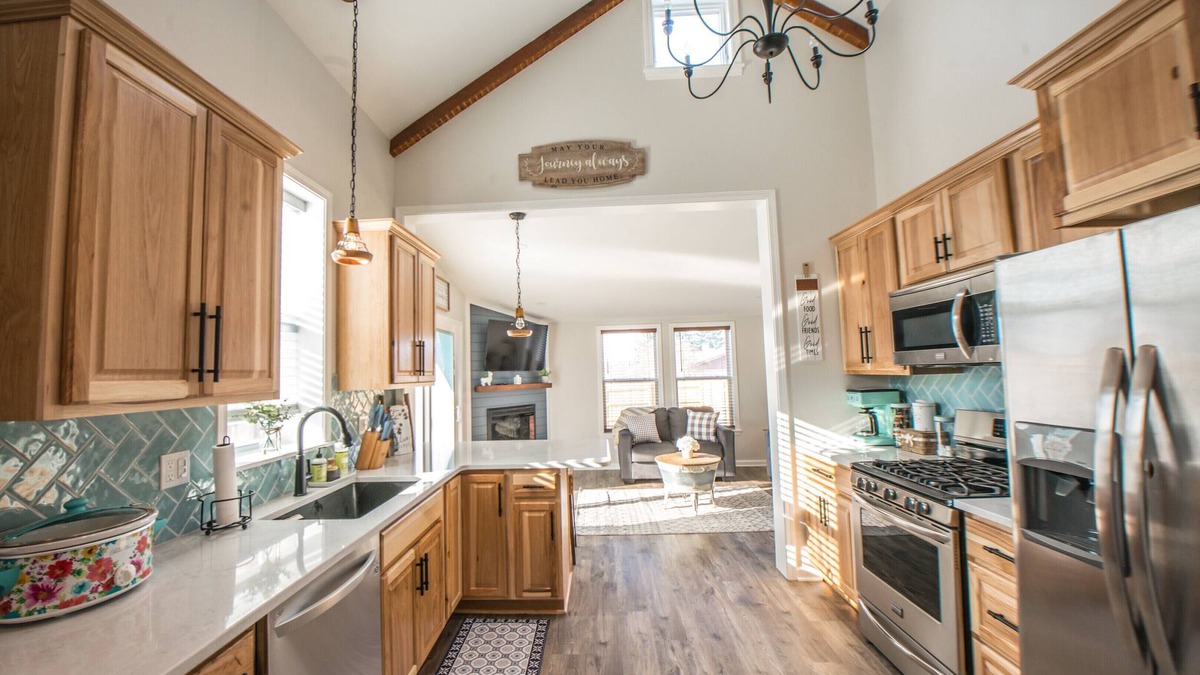 Cheektowaga House | KING Master En-Suite- BRAND NEW Home- Buffalo's Best Kept Secret!