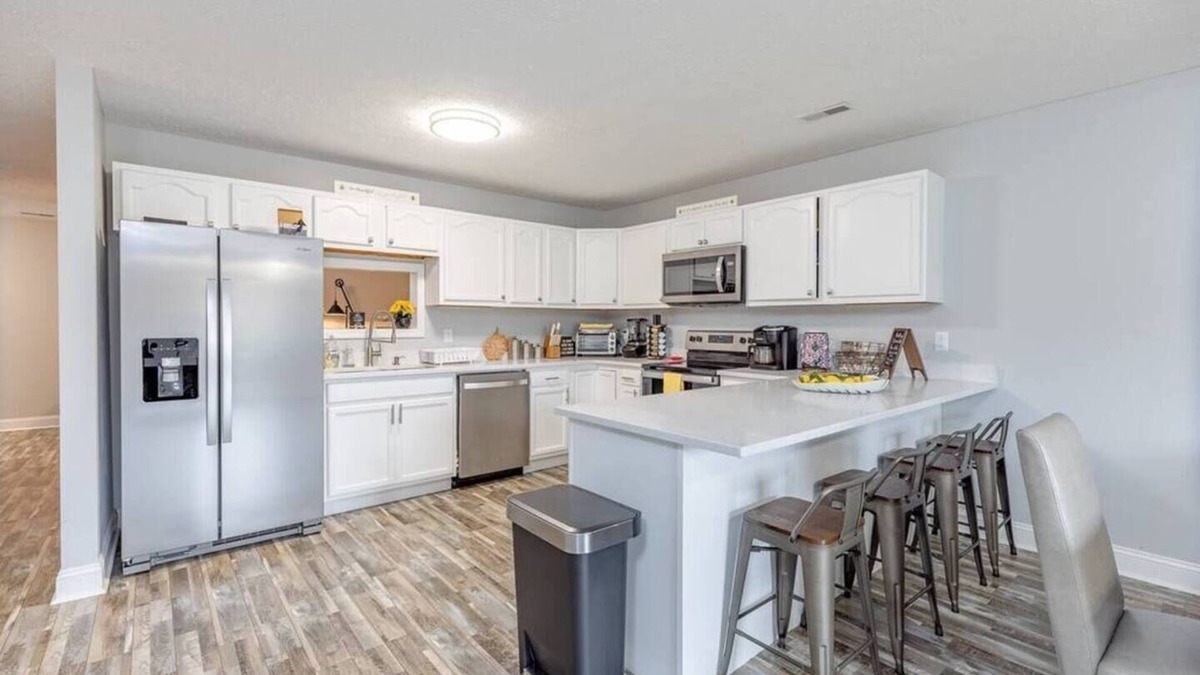 Osage House | King Master Suite/Cozy townhome, Close to WVU
