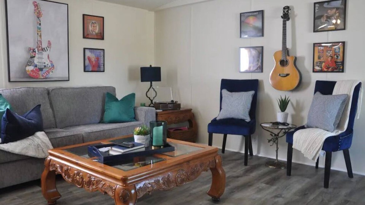 Lebanon House | King of the Road