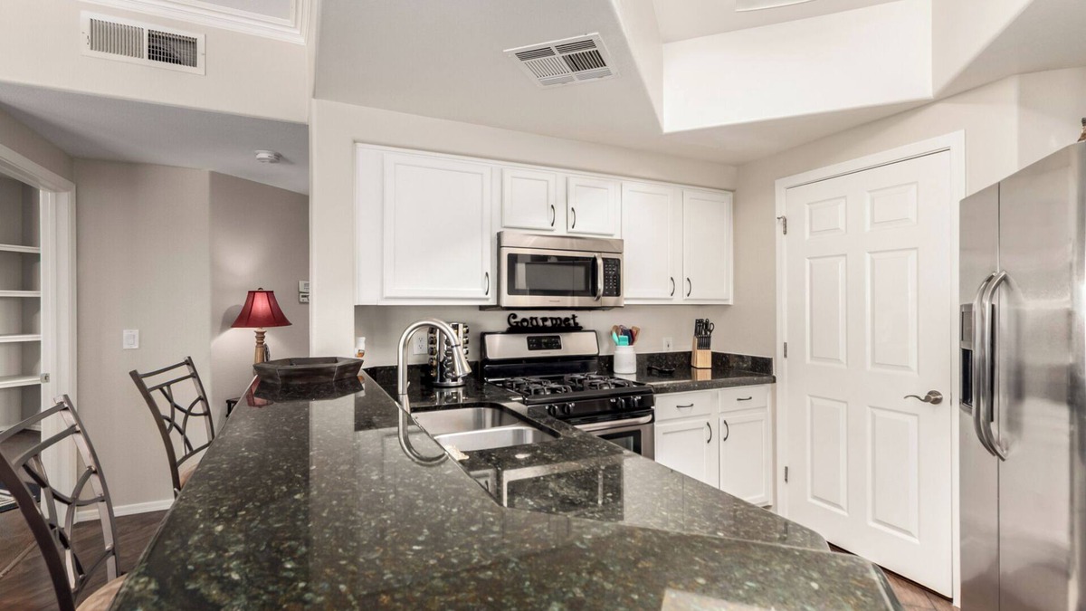 Villa De Paz Condo | King, Queen & 2 Twins-Cardinals/Dodgers/Whites Sox Close w/Fitness, Heated Pool!