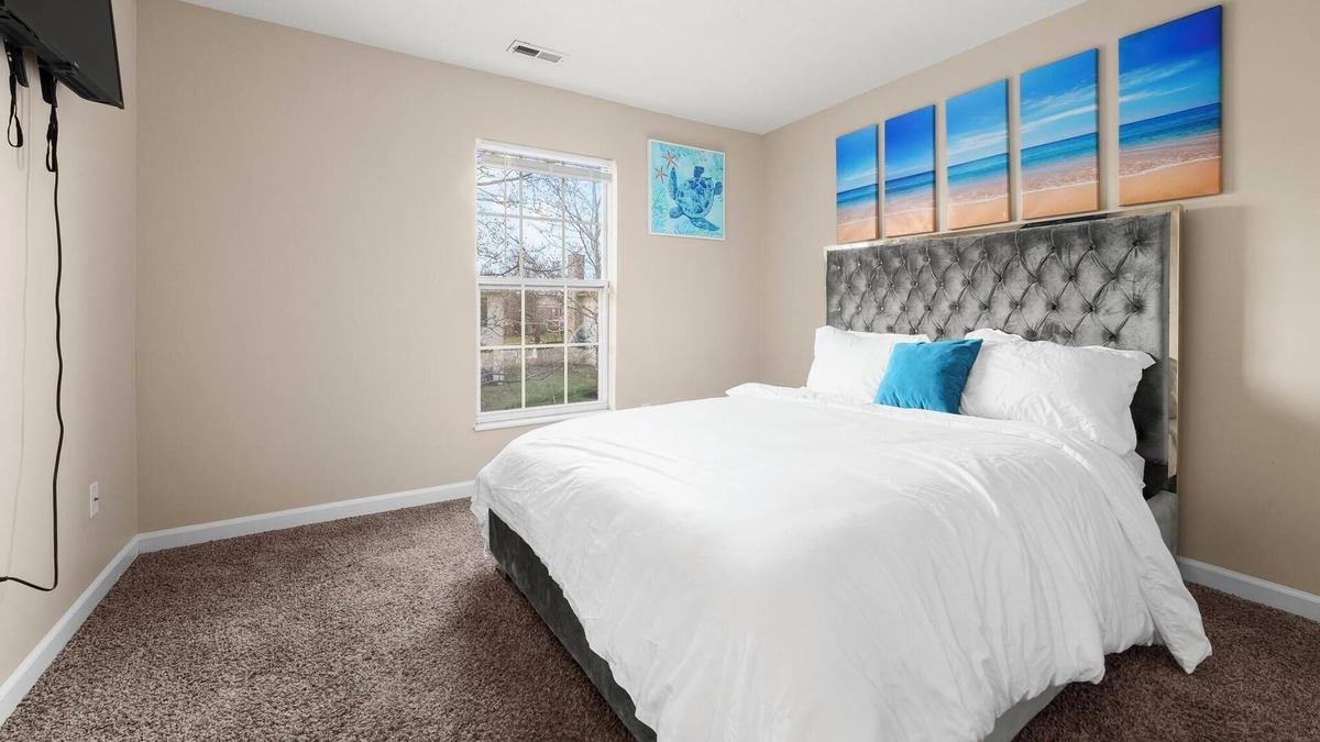 Easton Apartment | King | Queen bedroom w/Balcony Near Easton
