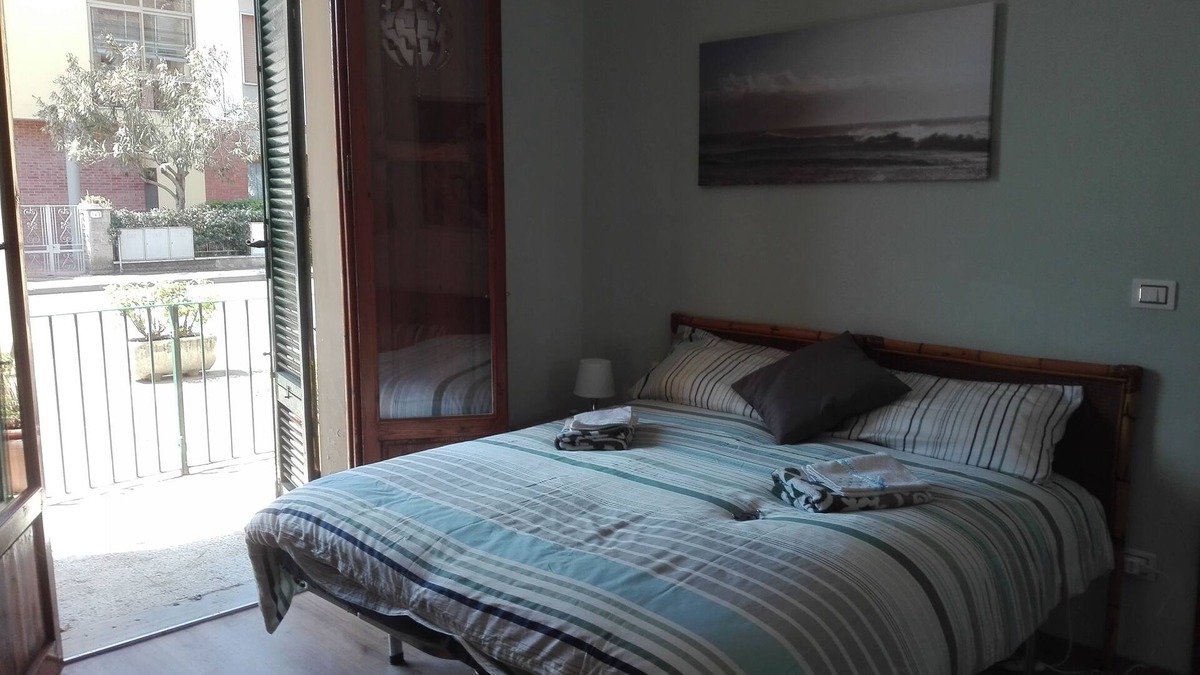 Empoli House | KING ROOM AMONG SEA ART TUSCAN COUNTRYSIDE