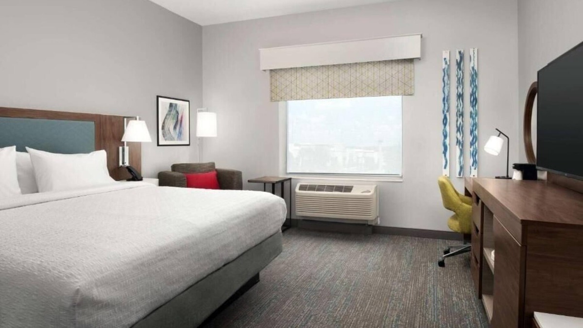 Orlando Apartment | King Room Near Bank of America ORL
