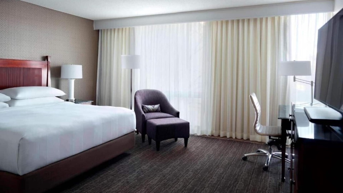 Dulles Apartment | King Room Near Capital City Ink WDC