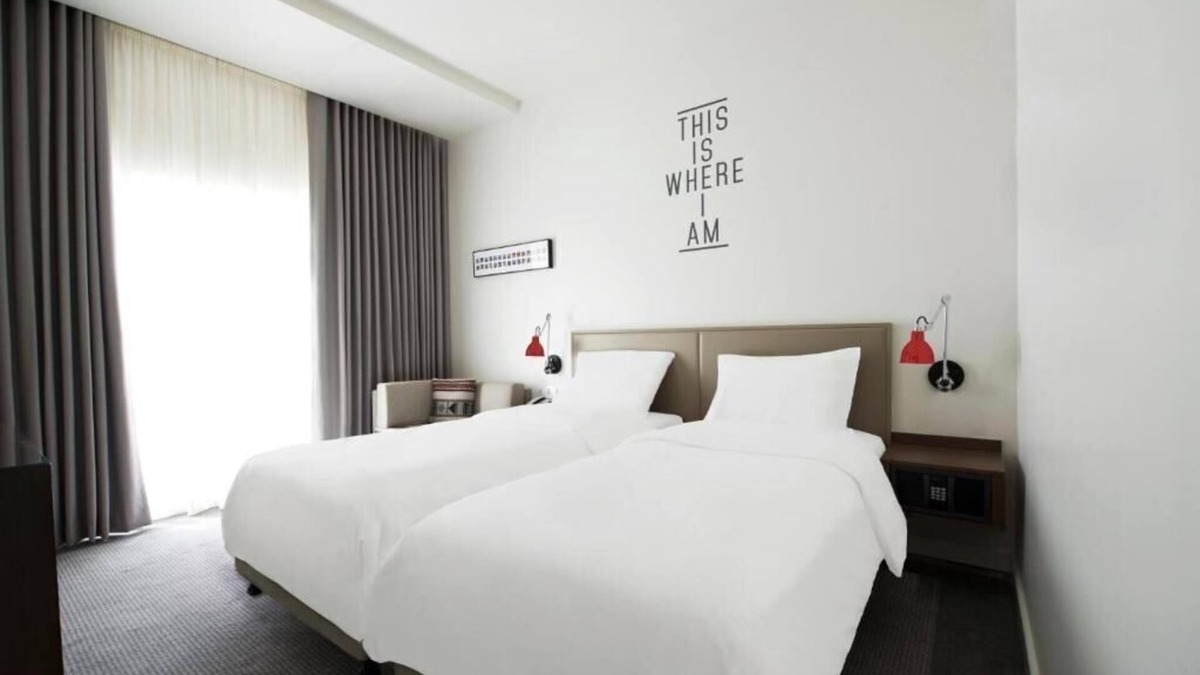 Za'abeel 2 Apartment | King Room Near Civil Defance Downtown by E R