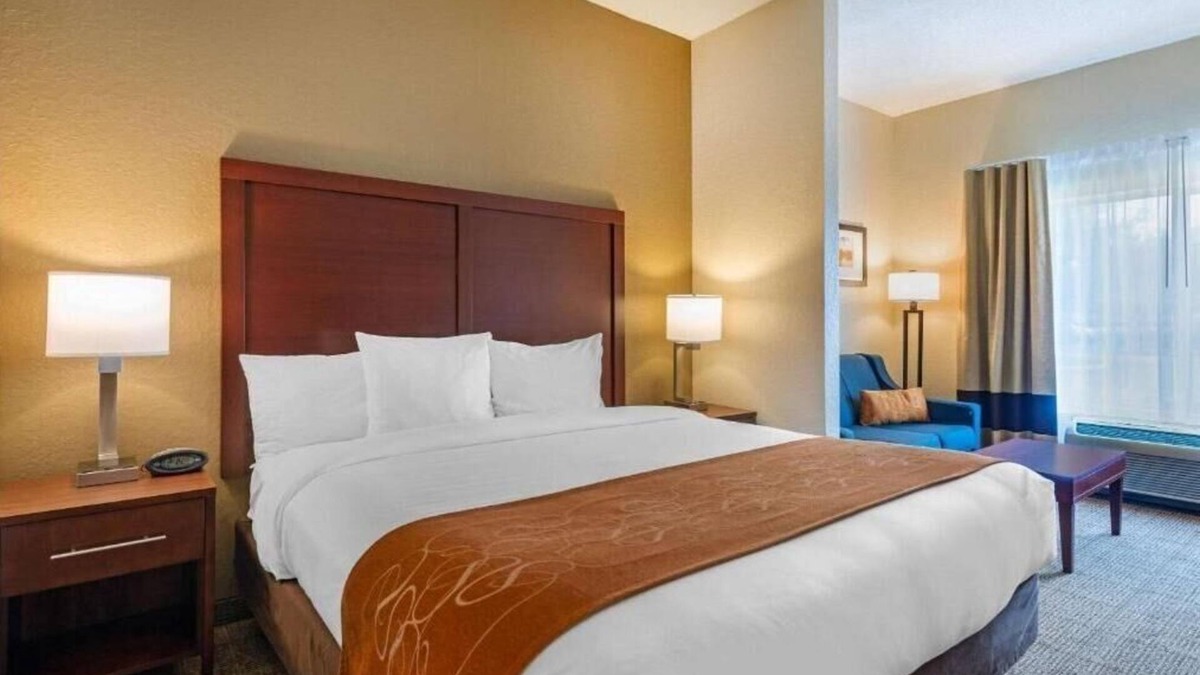 North Orange Apartment | King Room Near Fracture Care Center ORL
