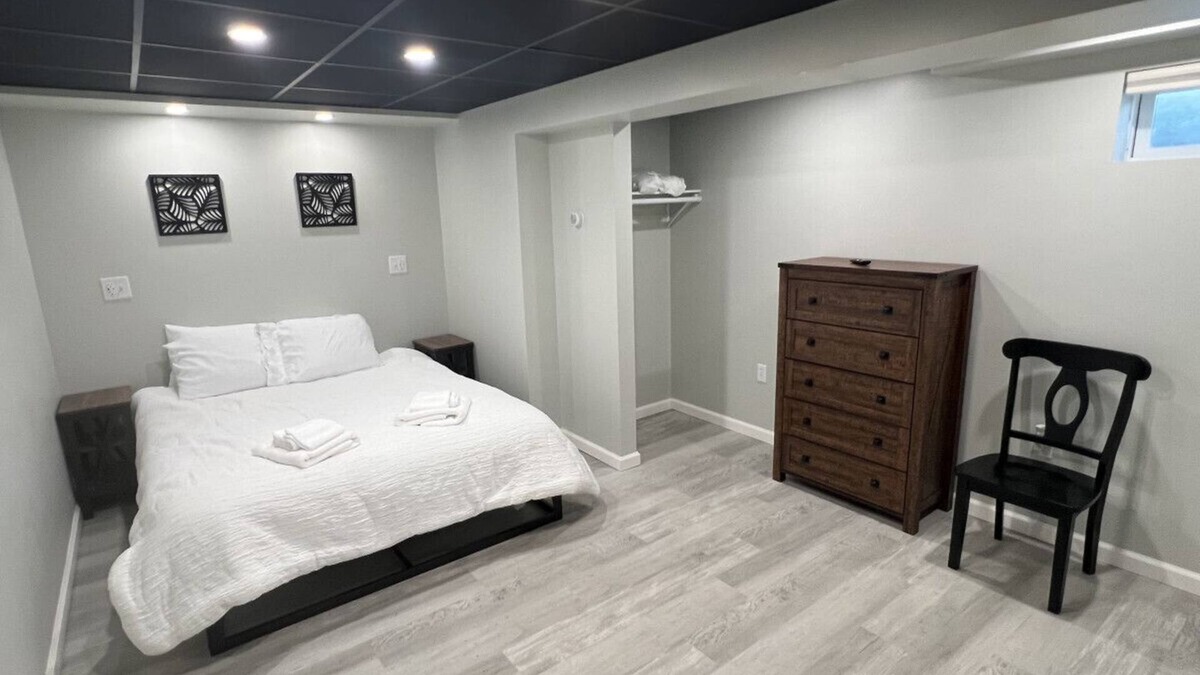 Wellsboro Cabin | King Room w/Shared Bath | Game Room + Firepit