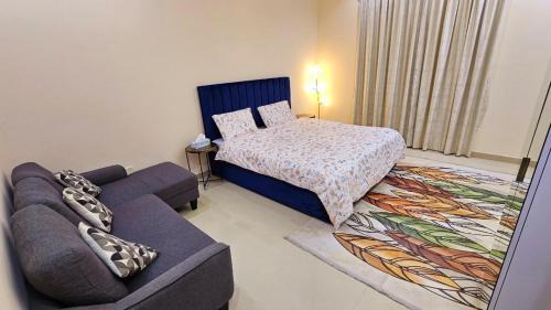 Al Khan House | King Room with Attached Private Bathroom in Shared Apartment