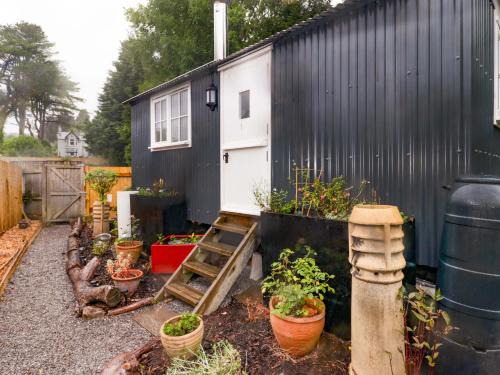 Nantgarw House | King's Cwtch Shepherd's Hut
