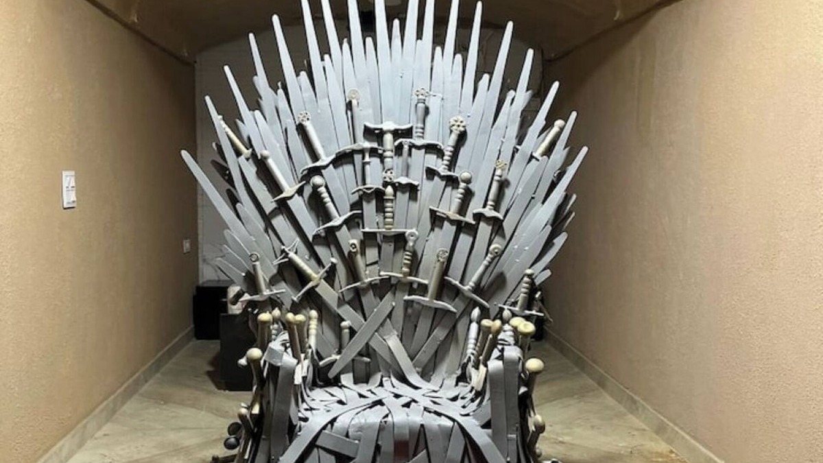 Govindpuri Apartment | King's landing - Game of thrones (Couple Friendly)