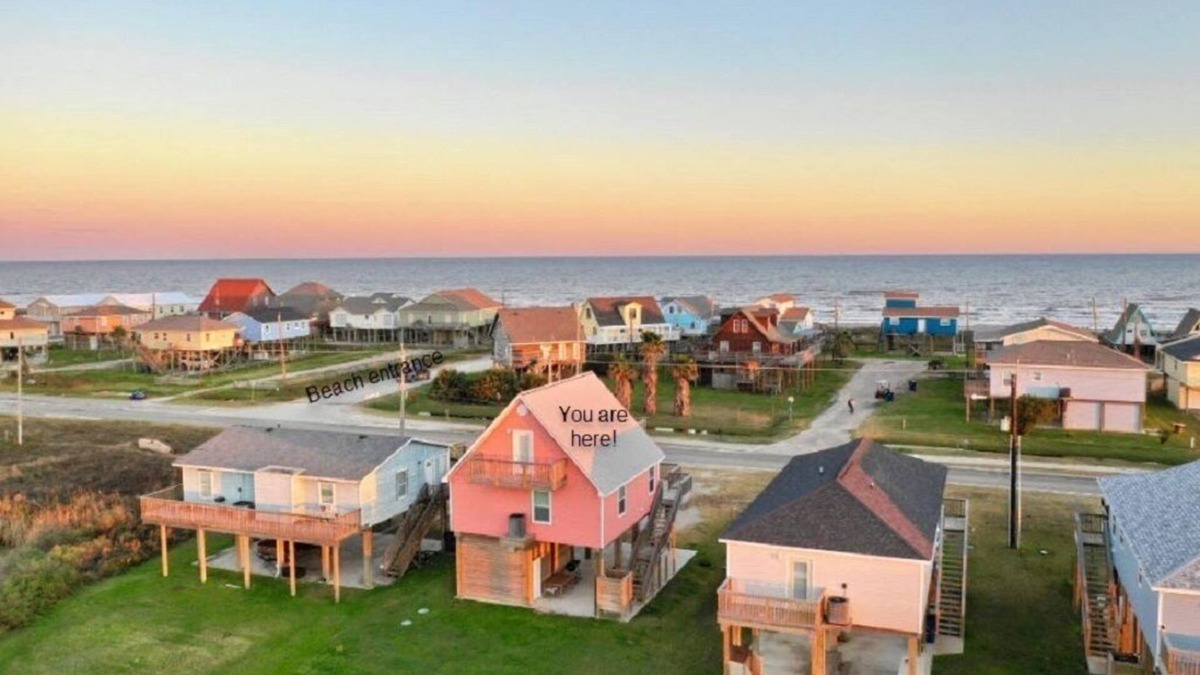 Freeport House | King size bed! 3BR Surfside Beach Bungalow Ocean & BayViews, Steps from Ocean!n