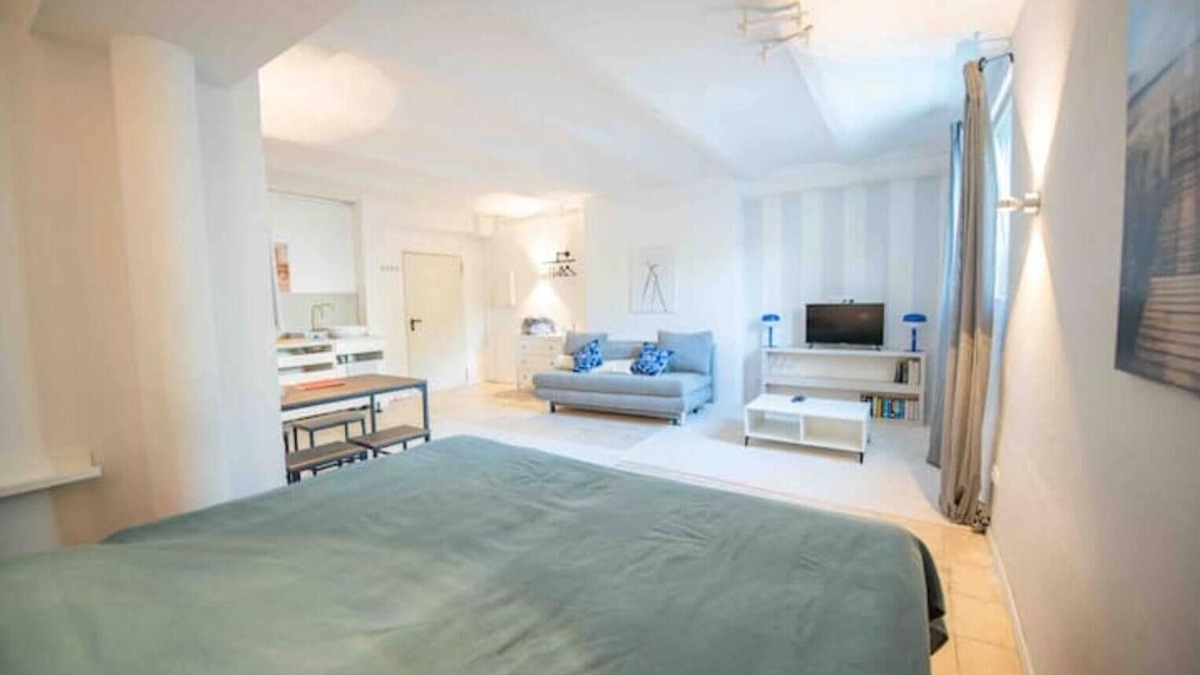 Borgfelde Apartment | King-size bed/near city & Alster/quiet