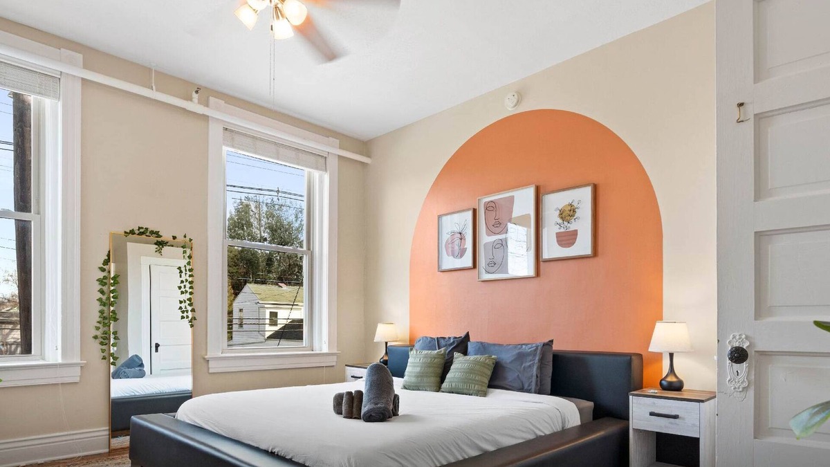 Shelby Park Apartment | KING Sleep8 4Bed 3BR 2BA Swepson Domestique 201