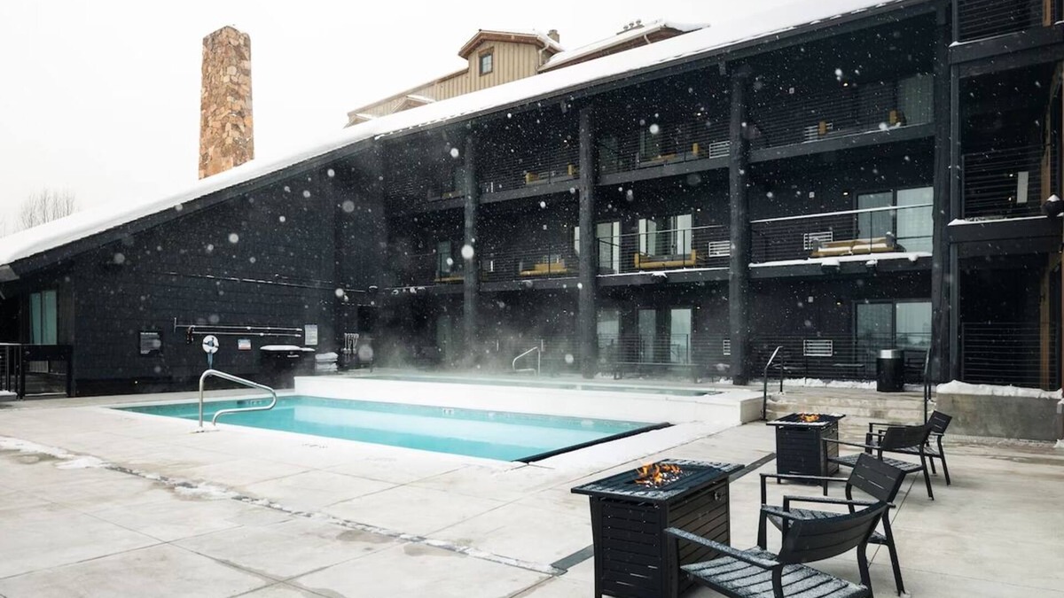Teton Village Hotel | King + Sofa, Gravity Haus, Hot Tub Bliss, Premier Mountain Access - 2 Units