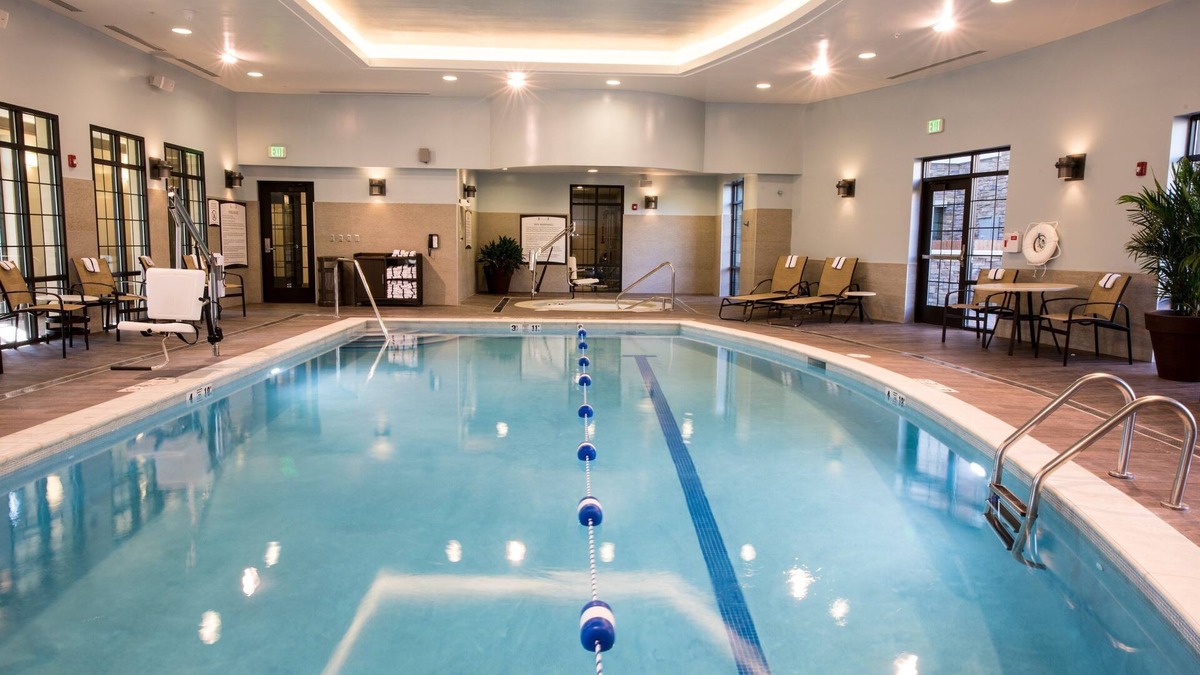 Newtonville Condo | King Studio near Airport | Pool Access