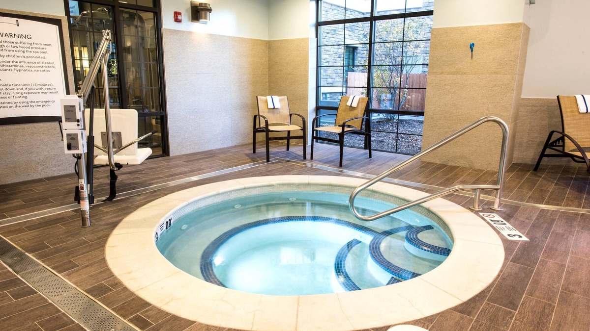 Newtonville Apartment | King Studio Near ALB, Downtown + UAlbany | Free Breakfast, Pool Access