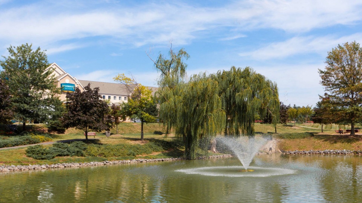 Chantilly Apartment | King Studio Near IAD | Free Breakfast + Shuttle to Airport + Corporate Area