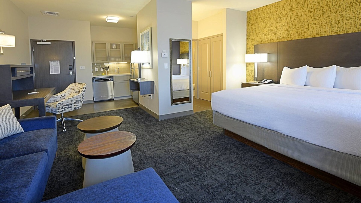 Little Rock Medical District Apartment | King Studio Near Little Rock Medical Center. Free Breakfast Buffet.