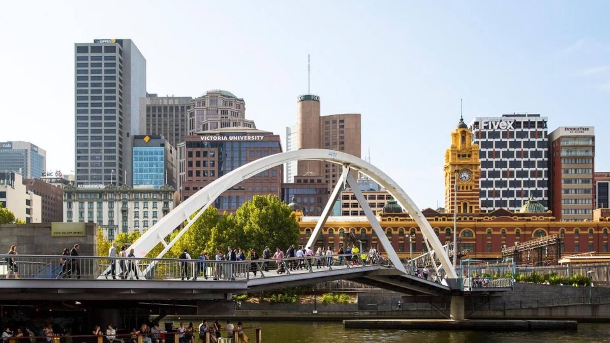 West Melbourne Apartment | King Studio Wheelchair accessible Apartment at Rosslyn Street Melbourne