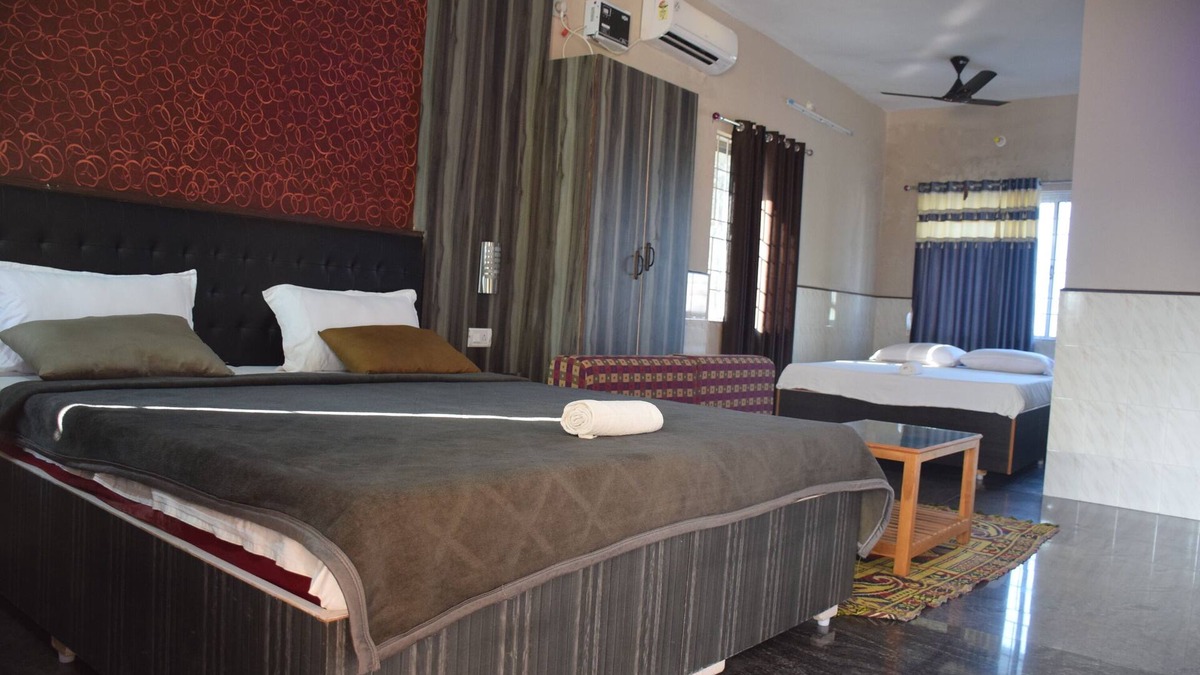 Mahabalipuram Beach House | King Suit Family room at Vinodhara Guesthouse.