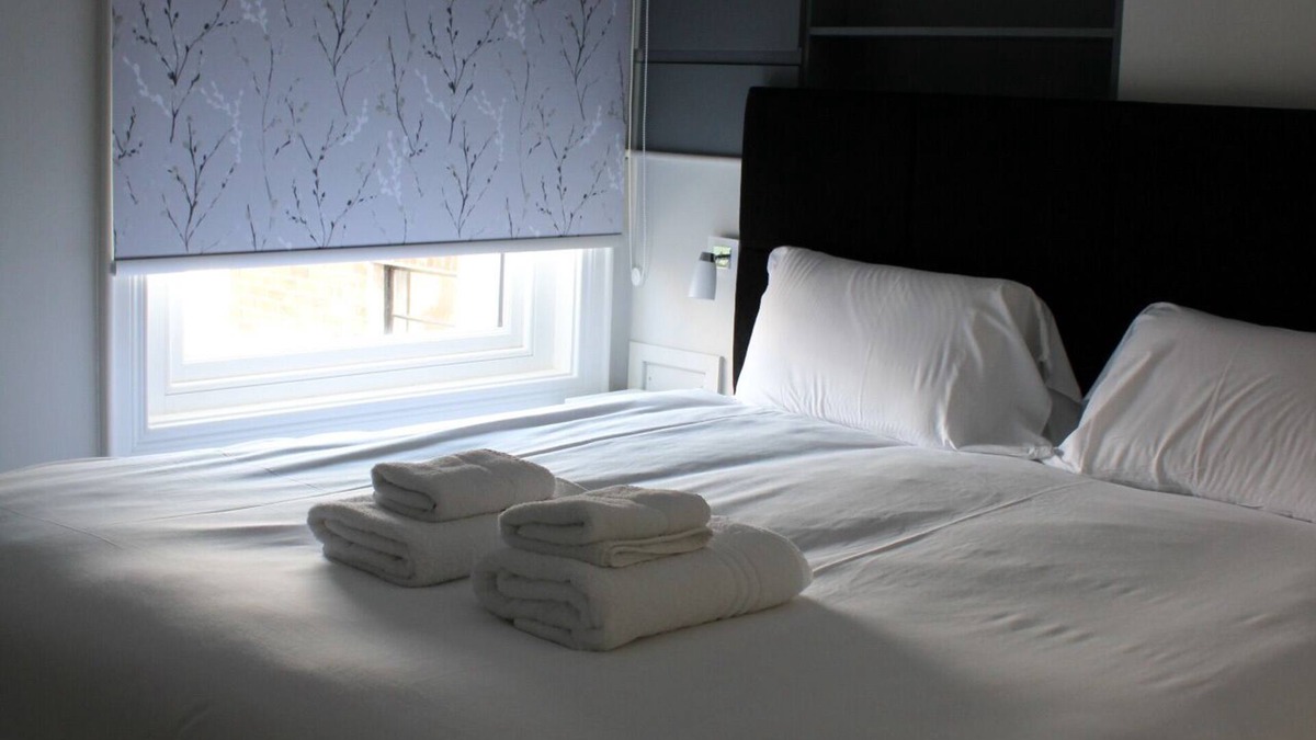 Belfast City Centre Apartment | King Suite Apartment with private bathroom