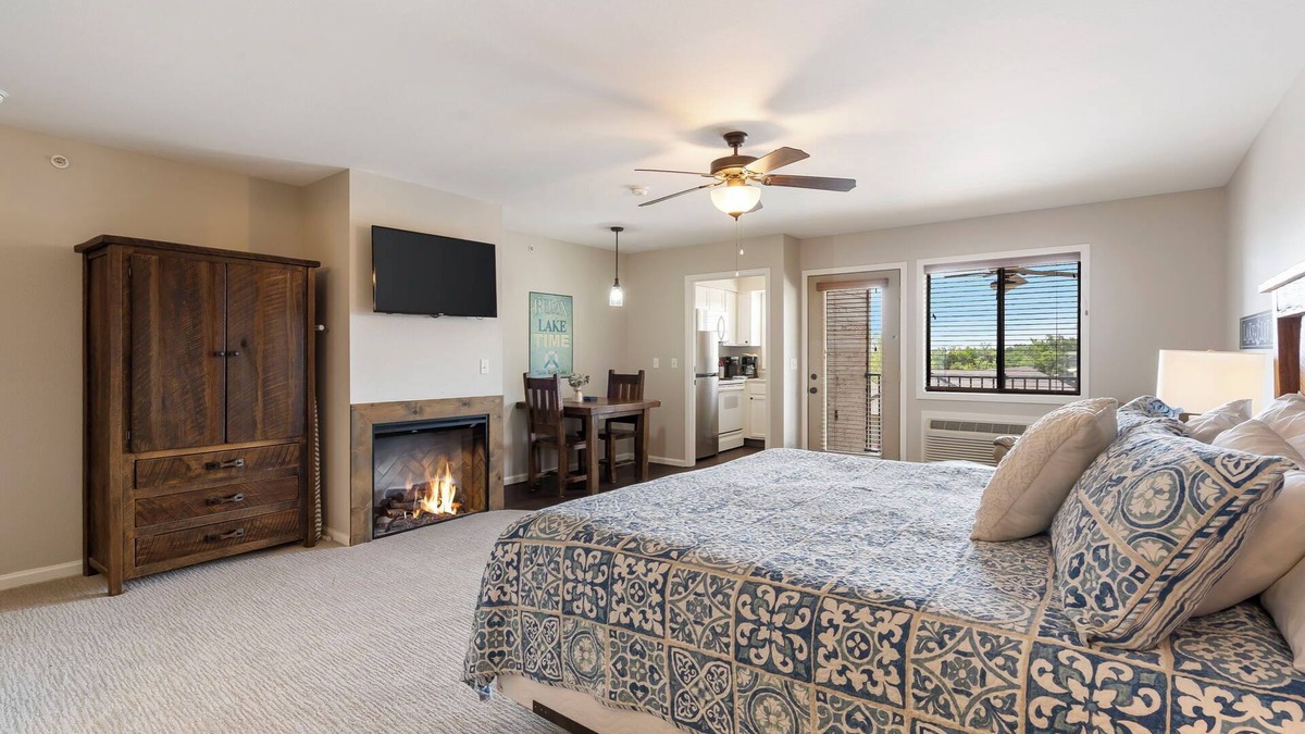 Indian Point Condo | King Suite for Two at Indian Point
